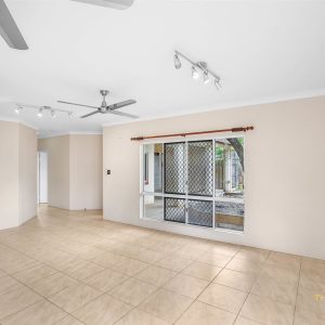 195 Robert Road, Bentley Park, QLD 4869 AUS