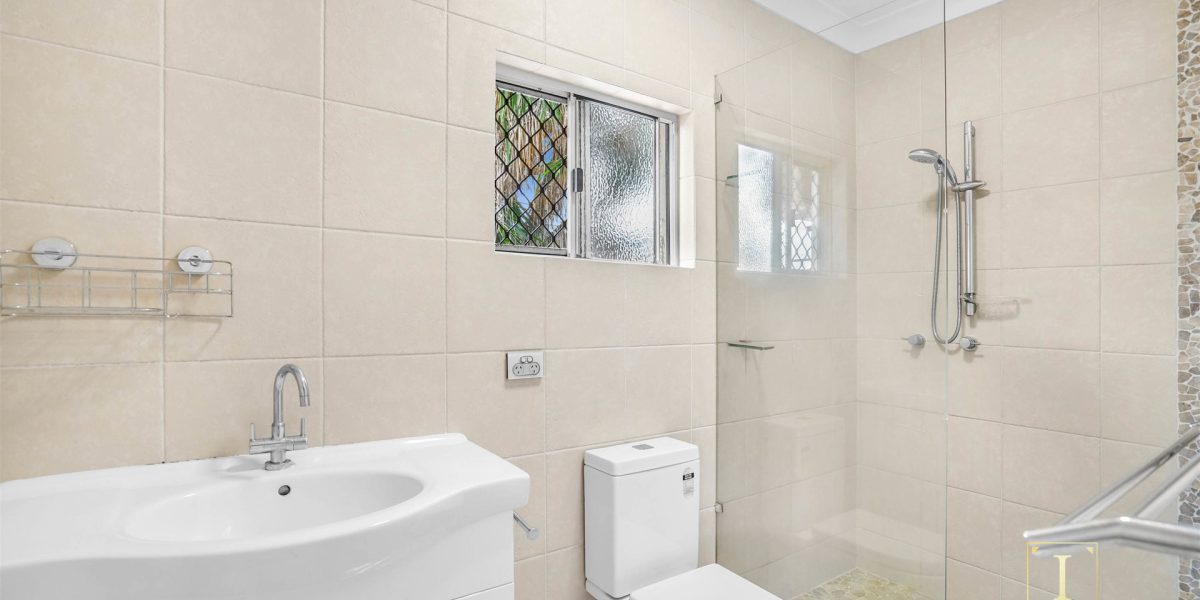 195 Robert Road, Bentley Park, QLD 4869 AUS