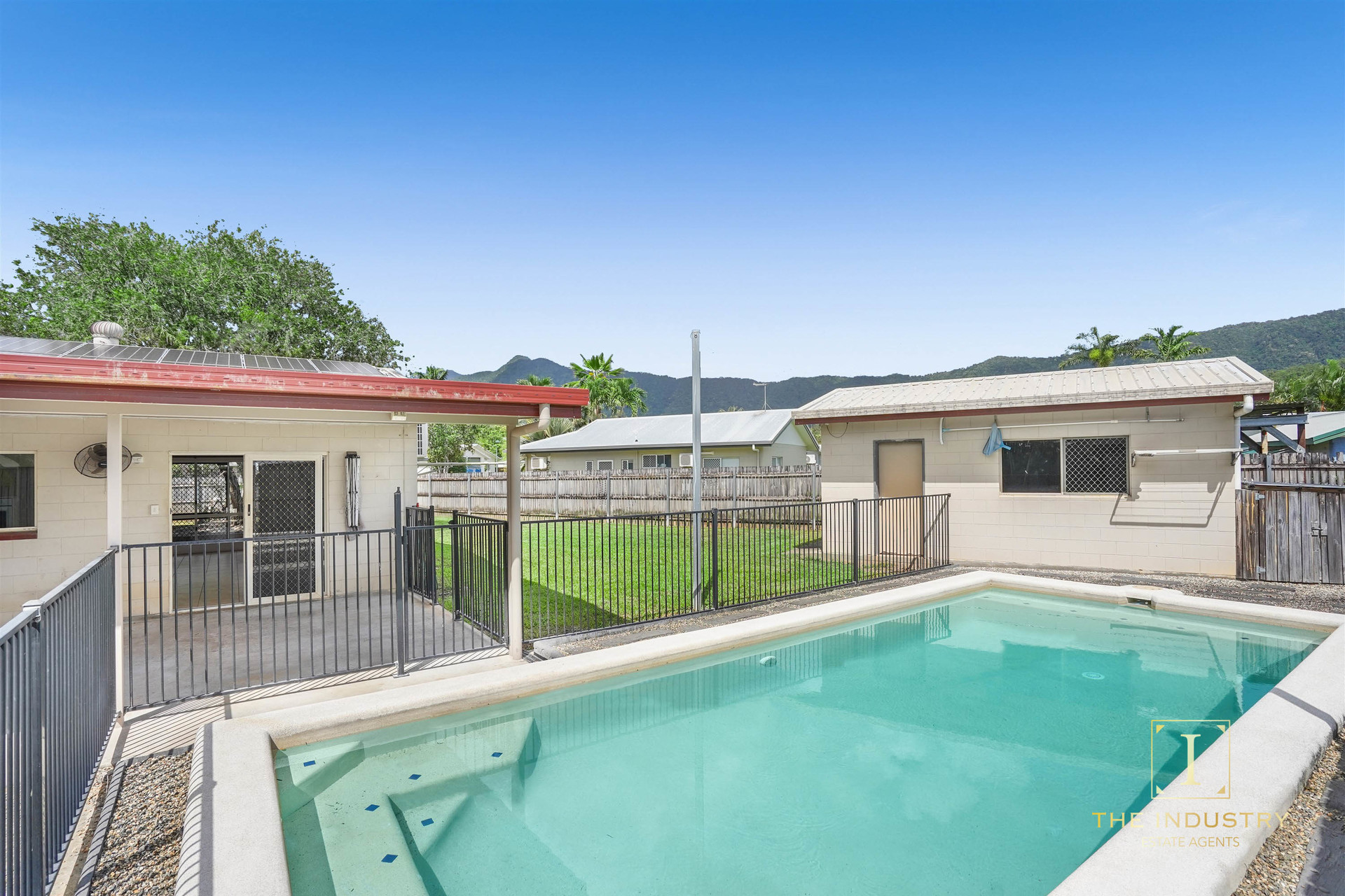 195 Robert Road, Bentley Park, QLD 4869 AUS