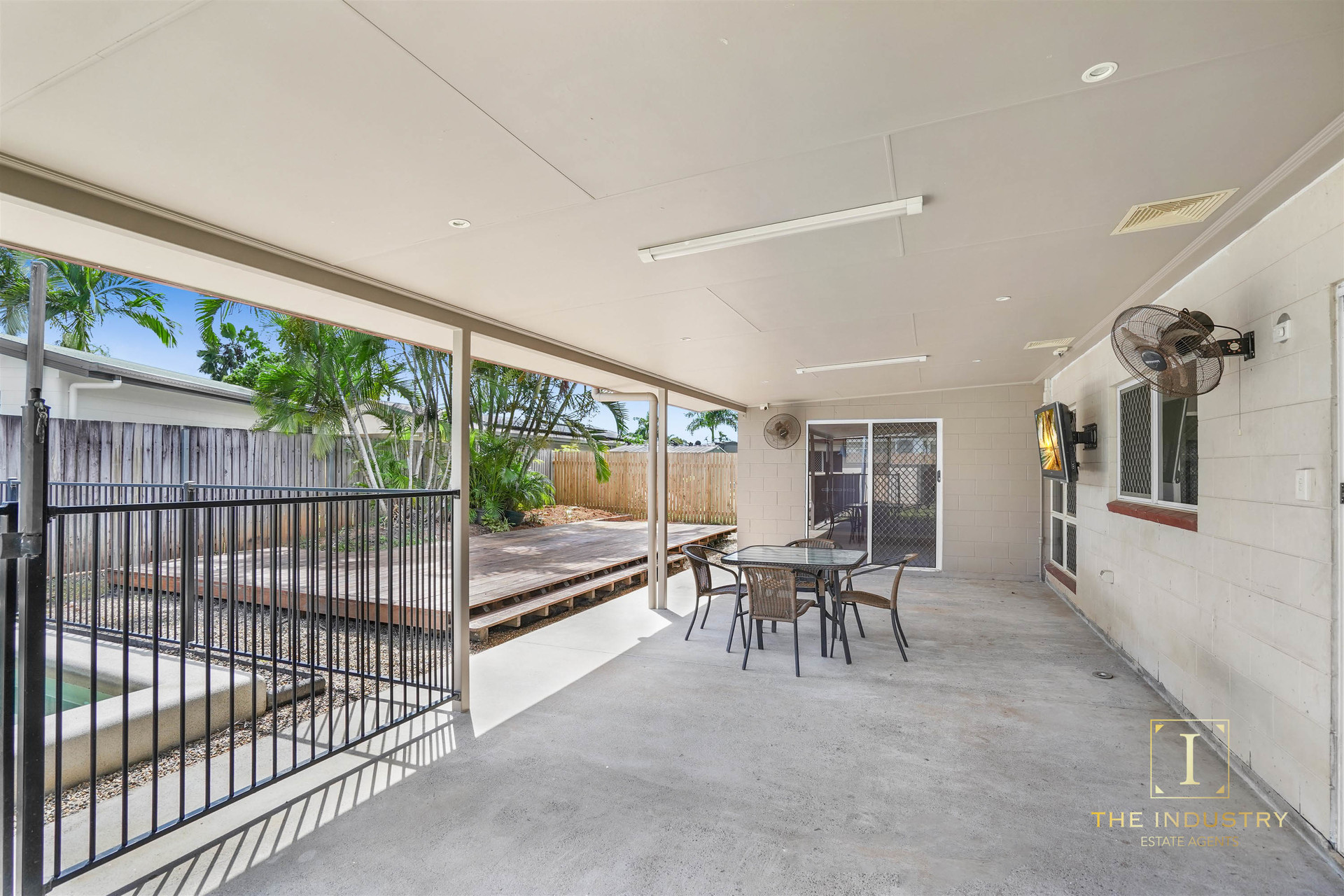 195 Robert Road, Bentley Park, QLD 4869 AUS