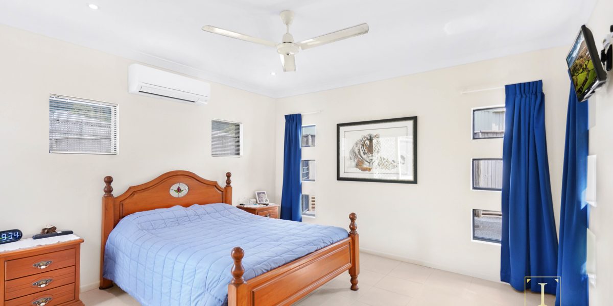 27 Bundey Street, Bentley Park, QLD 4869 AUS