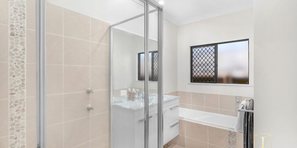 27 Bundey Street, Bentley Park, QLD 4869 AUS