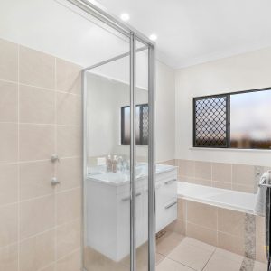 27 Bundey Street, Bentley Park, QLD 4869 AUS