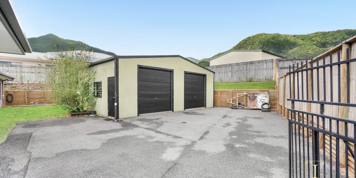 27 Bundey Street, Bentley Park, QLD 4869 AUS