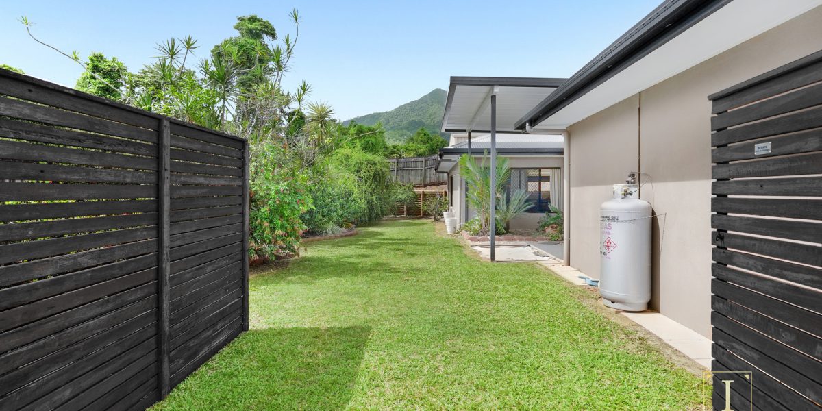 27 Bundey Street, Bentley Park, QLD 4869 AUS
