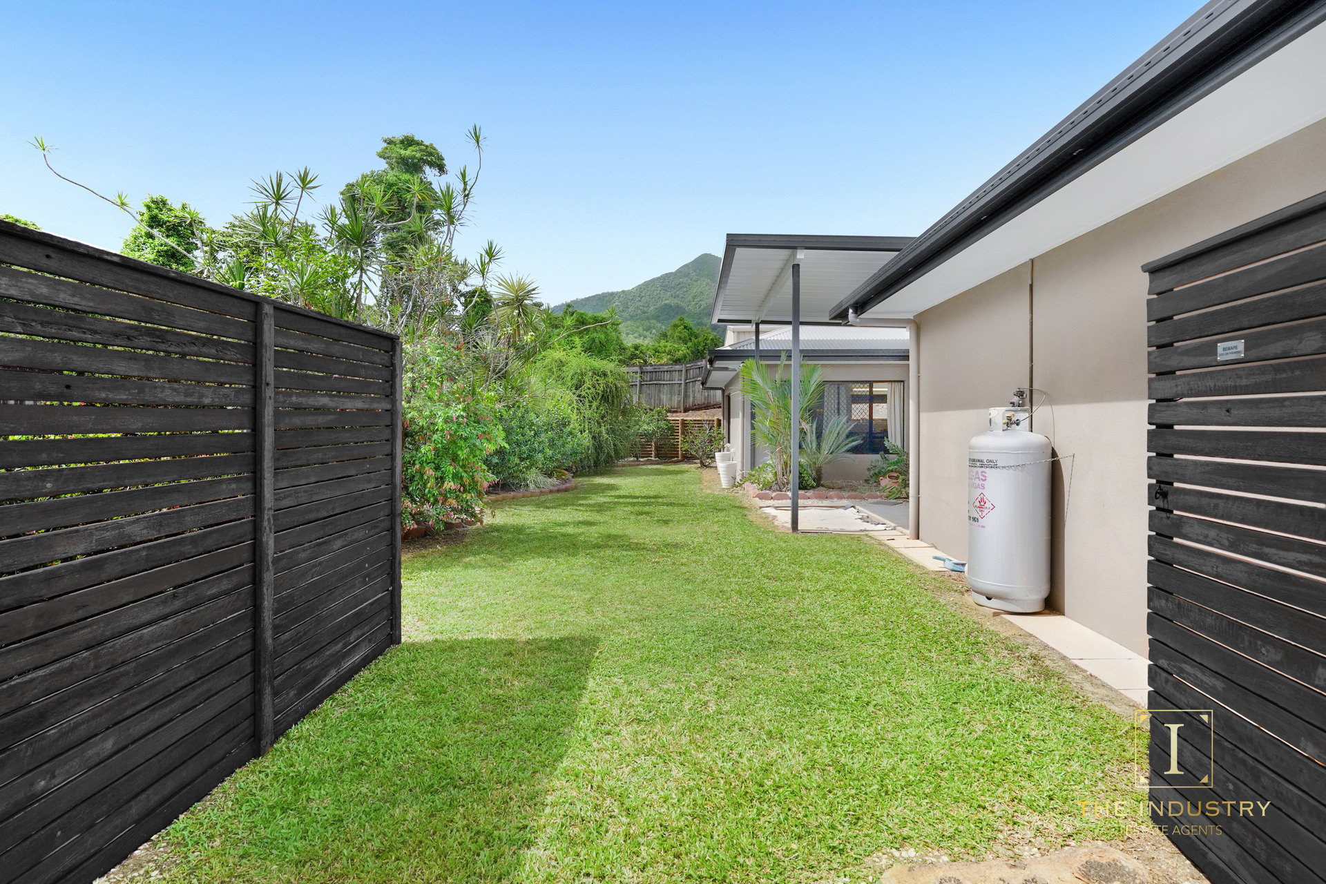 27 Bundey Street, Bentley Park, QLD 4869 AUS