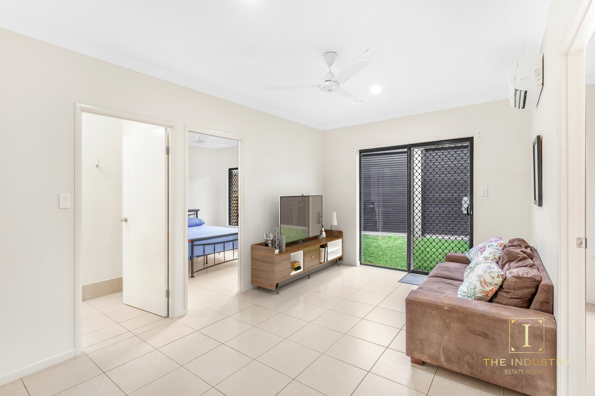 27 Bundey Street, Bentley Park, QLD 4869 AUS