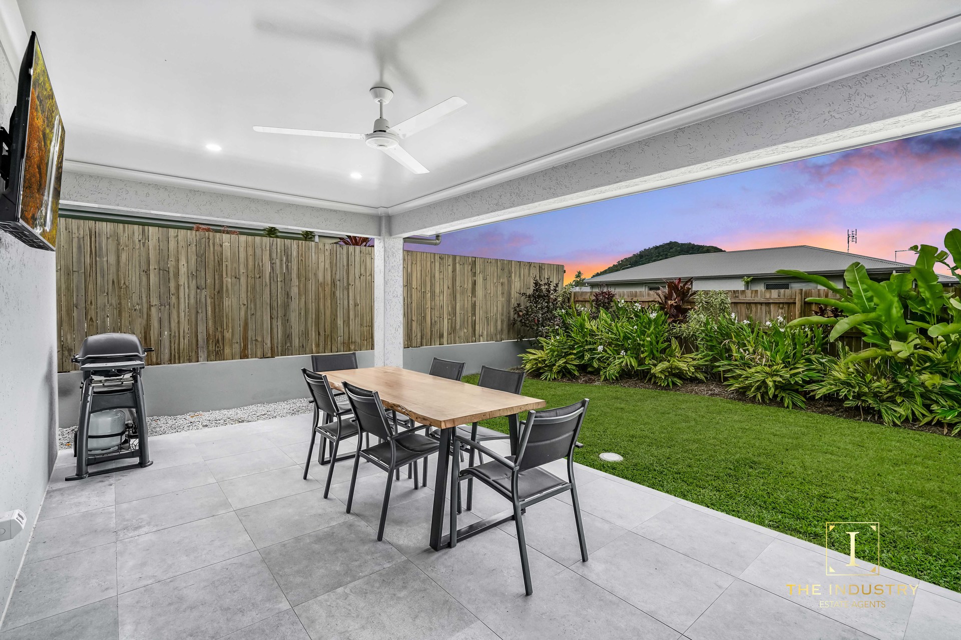 4 Oakdale Close, Trinity Beach, QLD 4879 AUS