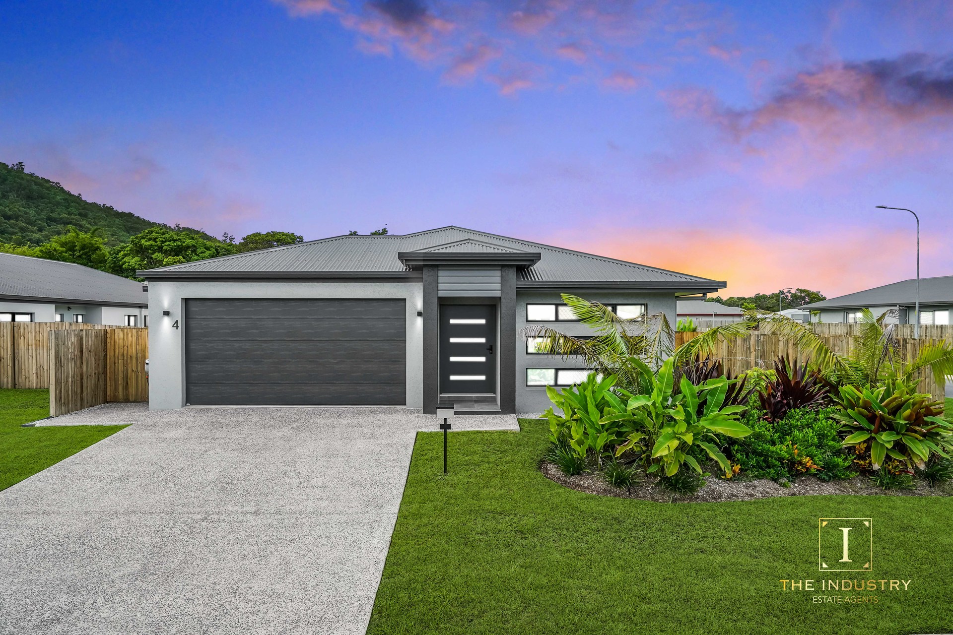 4 Oakdale Close, Trinity Beach, QLD 4879 AUS