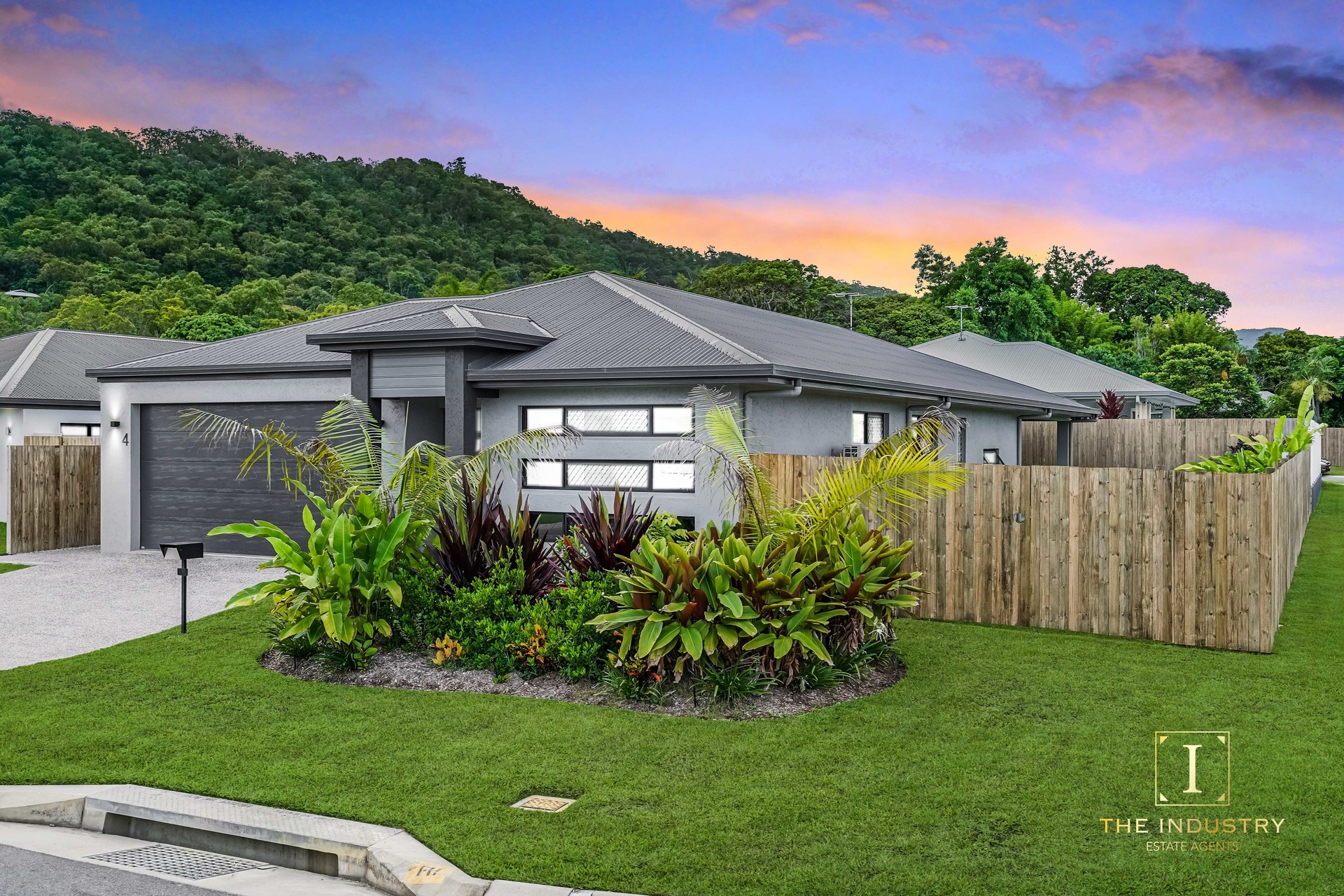 4 Oakdale Close, Trinity Beach, QLD 4879 AUS