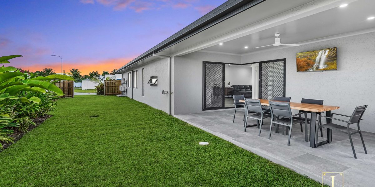 4 Oakdale Close, Trinity Beach, QLD 4879 AUS