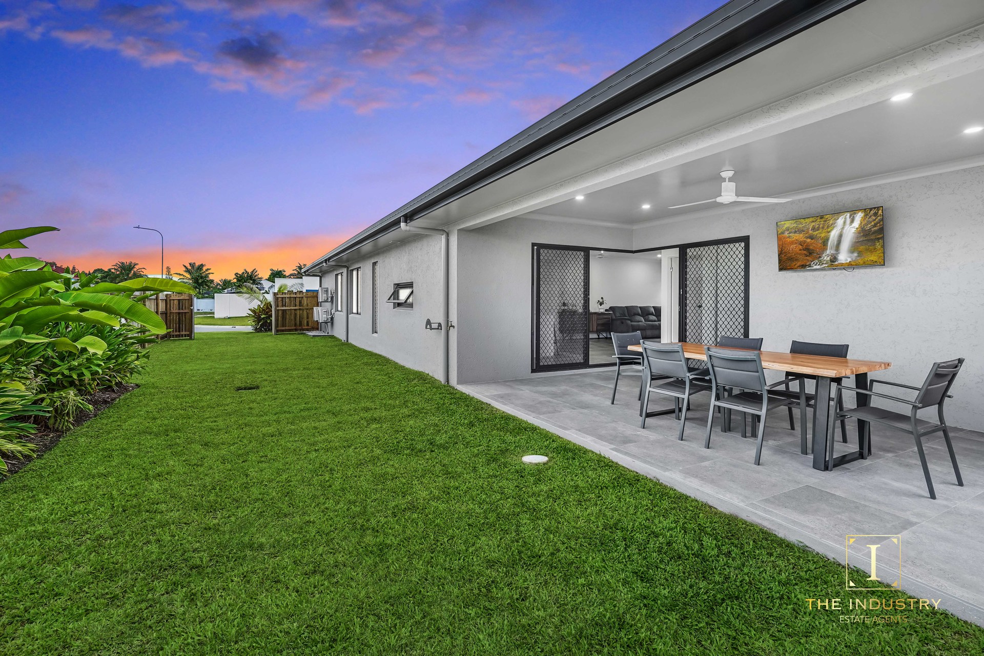 4 Oakdale Close, Trinity Beach, QLD 4879 AUS