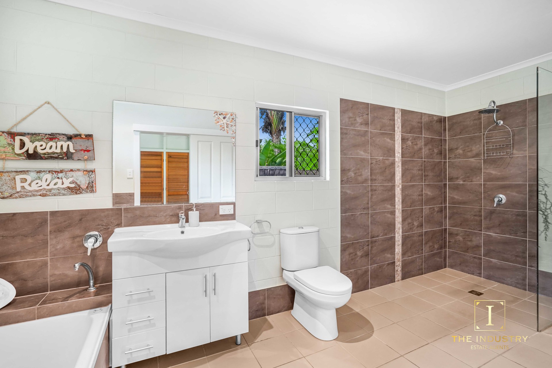 10 Hagen Close, Trinity Beach, QLD 4879 AUS