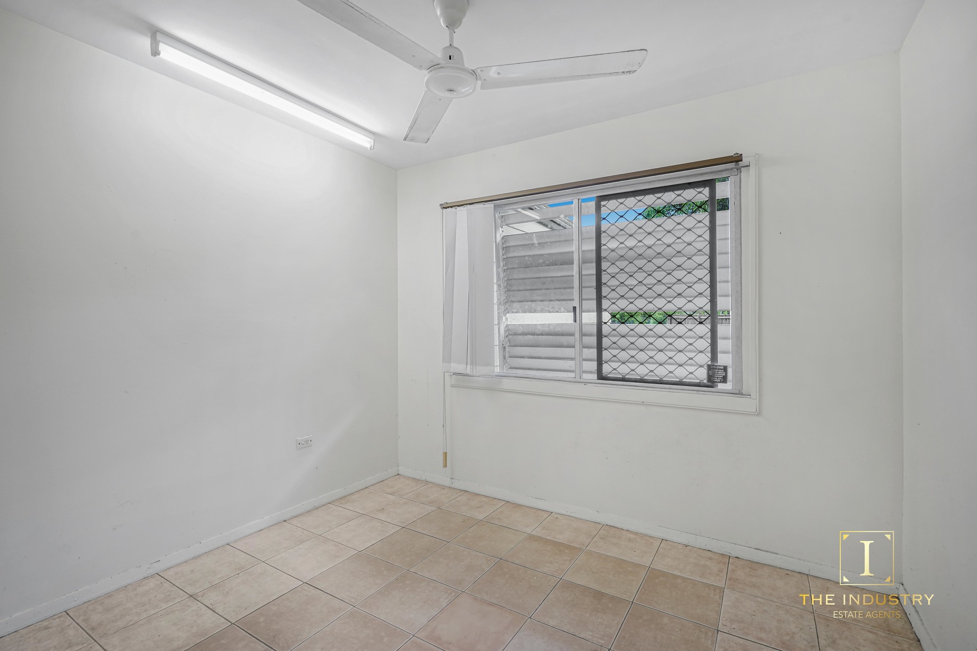 8 Tulip Close, Manunda, QLD 4870 AUS