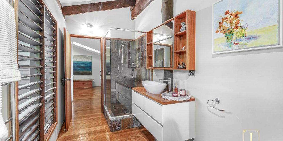 8 Saidor Close, Trinity Beach, QLD 4879 AUS