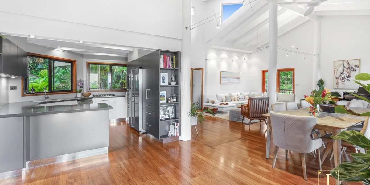 8 Saidor Close, Trinity Beach, QLD 4879 AUS