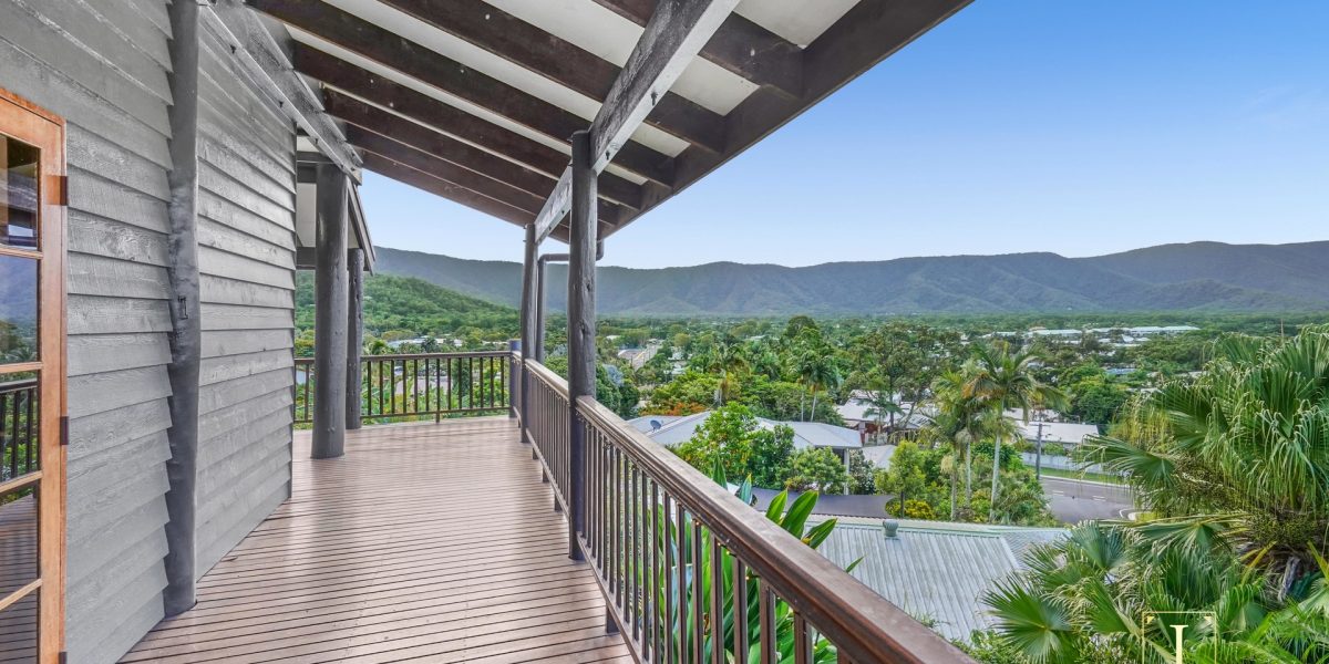8 Saidor Close, Trinity Beach, QLD 4879 AUS