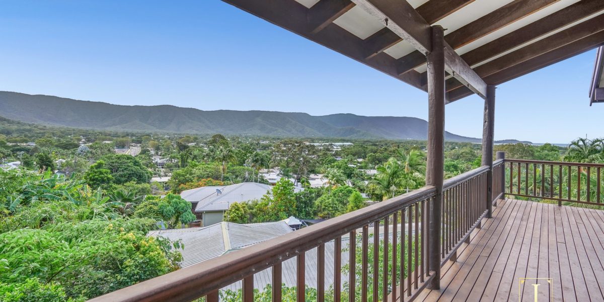 8 Saidor Close, Trinity Beach, QLD 4879 AUS