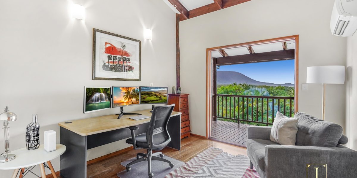 8 Saidor Close, Trinity Beach, QLD 4879 AUS