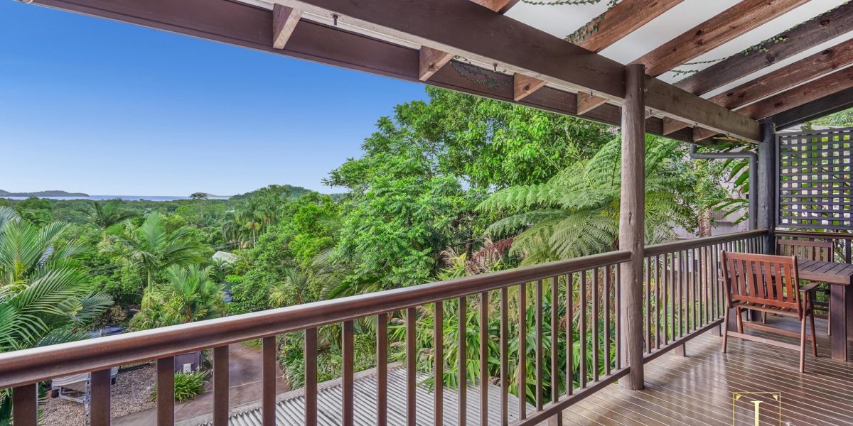 8 Saidor Close, Trinity Beach, QLD 4879 AUS