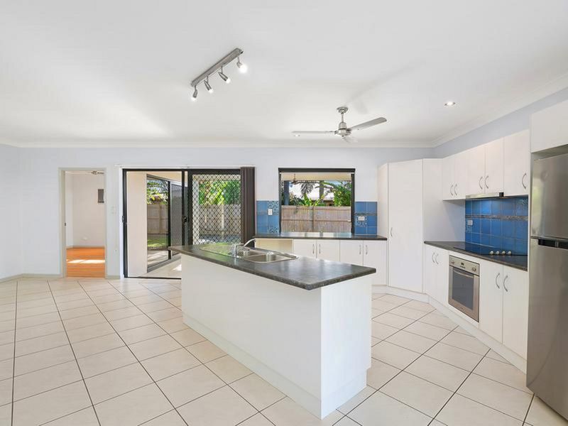 38 Moore Road, Kewarra Beach, QLD 4879 AUS