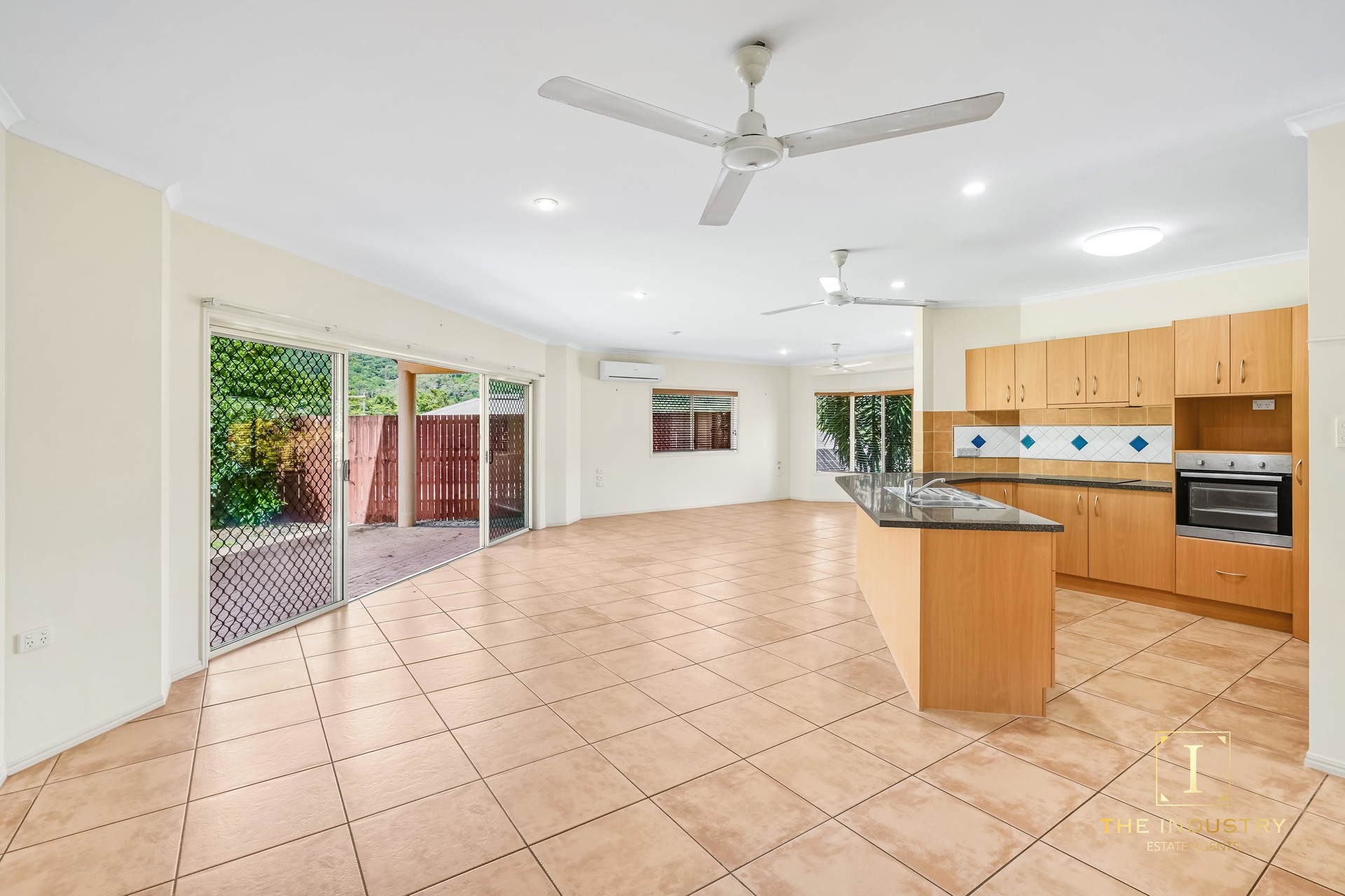 7 Sherbrook Close, Brinsmead, QLD 4870 AUS