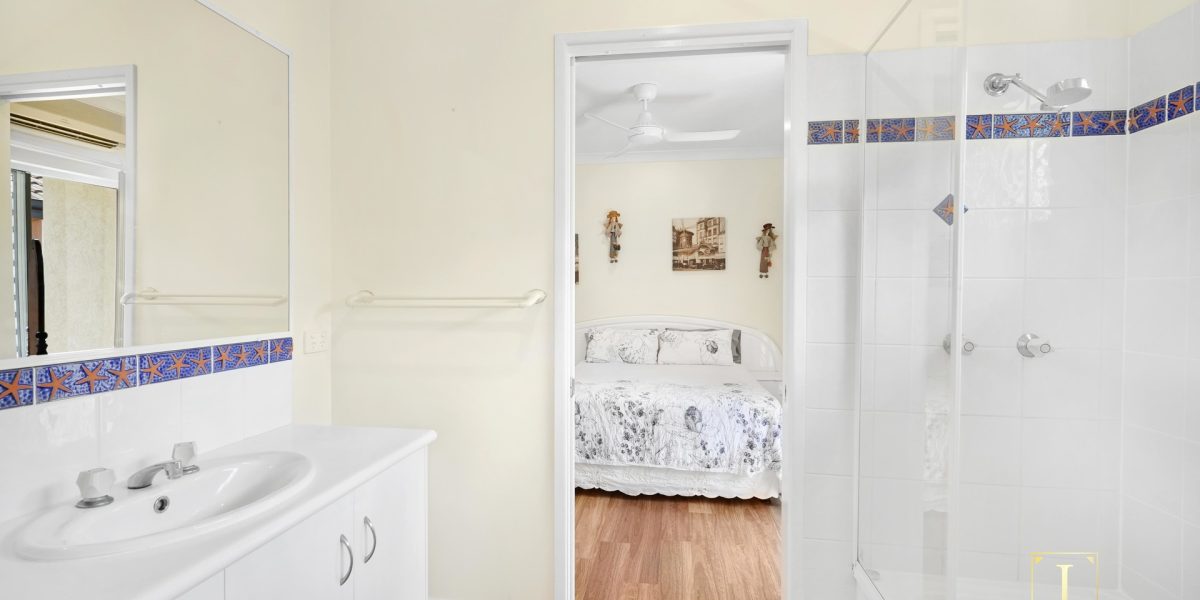 39 Bramble Street, Clifton Beach, QLD 4879 AUS