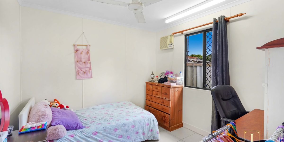 8 Greenfield Close, Mooroobool, QLD 4870 AUS