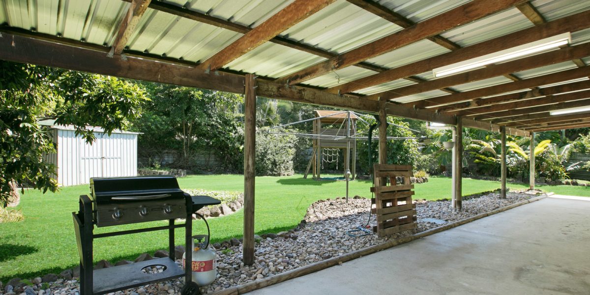 8 Greenfield Close, Mooroobool, QLD 4870 AUS