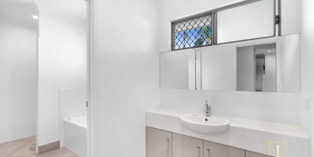 1 Conical Close, Trinity Beach, QLD 4879 AUS