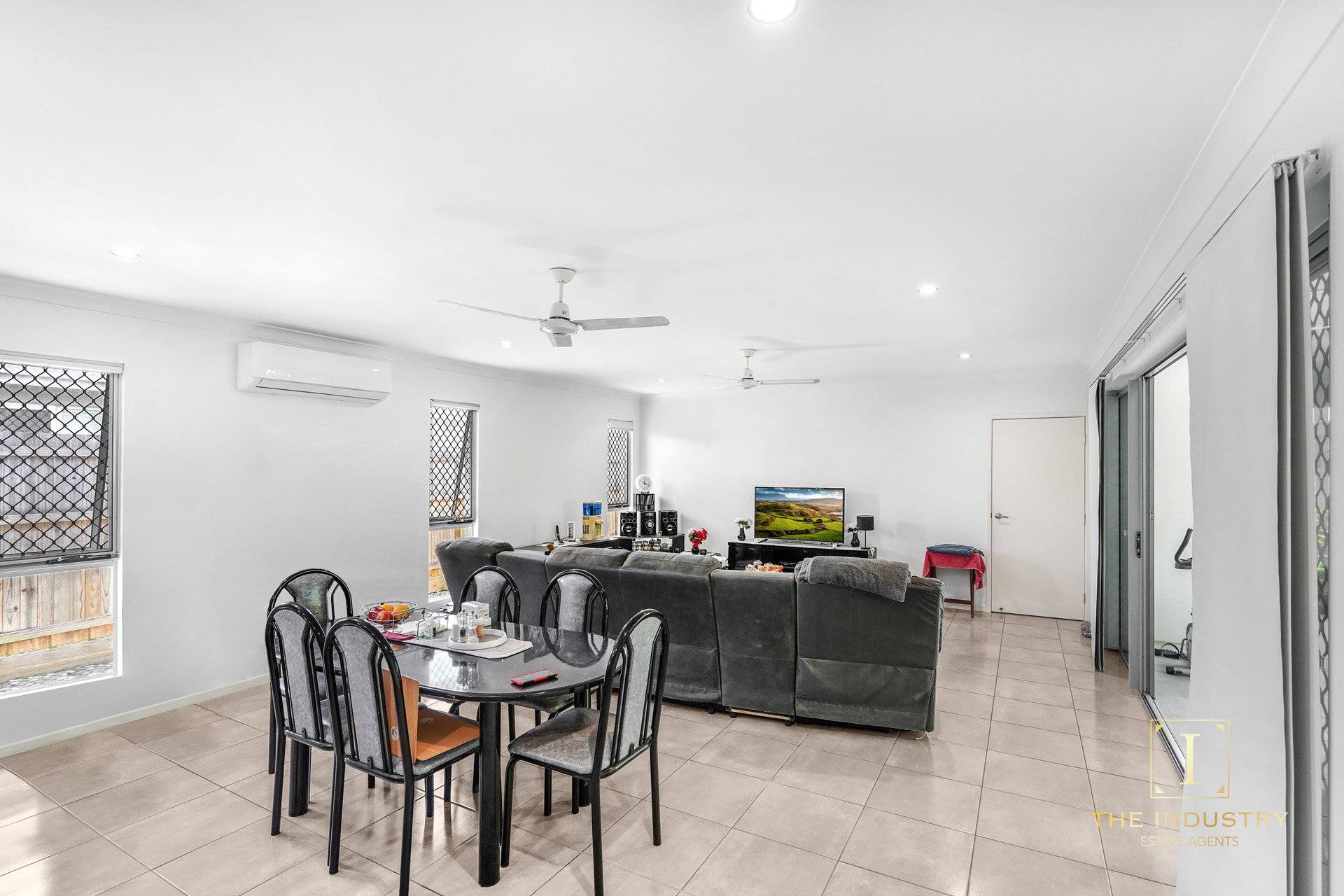 1 Conical Close, Trinity Beach, QLD 4879 AUS