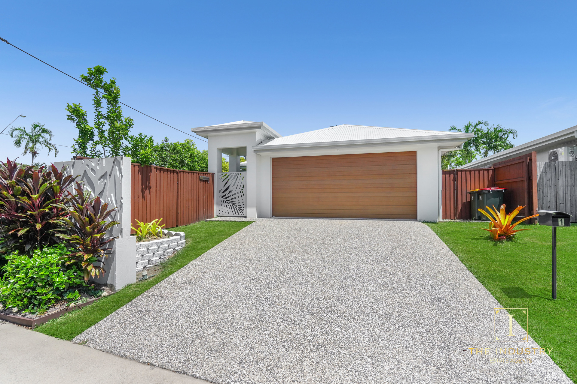 1 Conical Close, Trinity Beach, QLD 4879 AUS