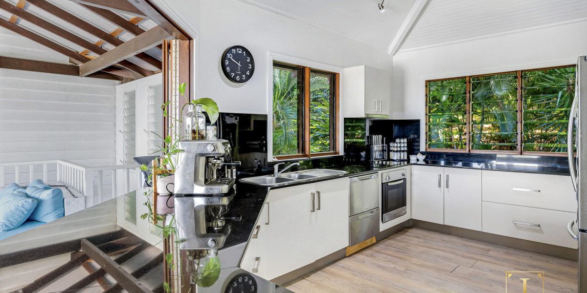 4 Justine Close, Trinity Beach, QLD 4879 AUS