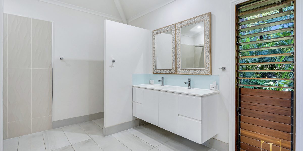 4 Justine Close, Trinity Beach, QLD 4879 AUS