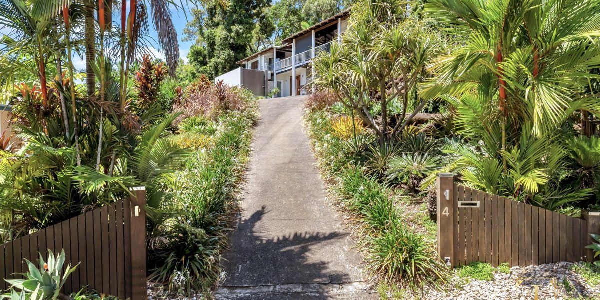 4 Justine Close, Trinity Beach, QLD 4879 AUS