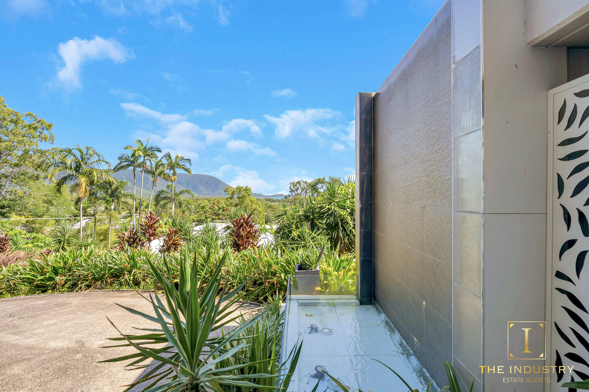 4 Justine Close, Trinity Beach, QLD 4879 AUS