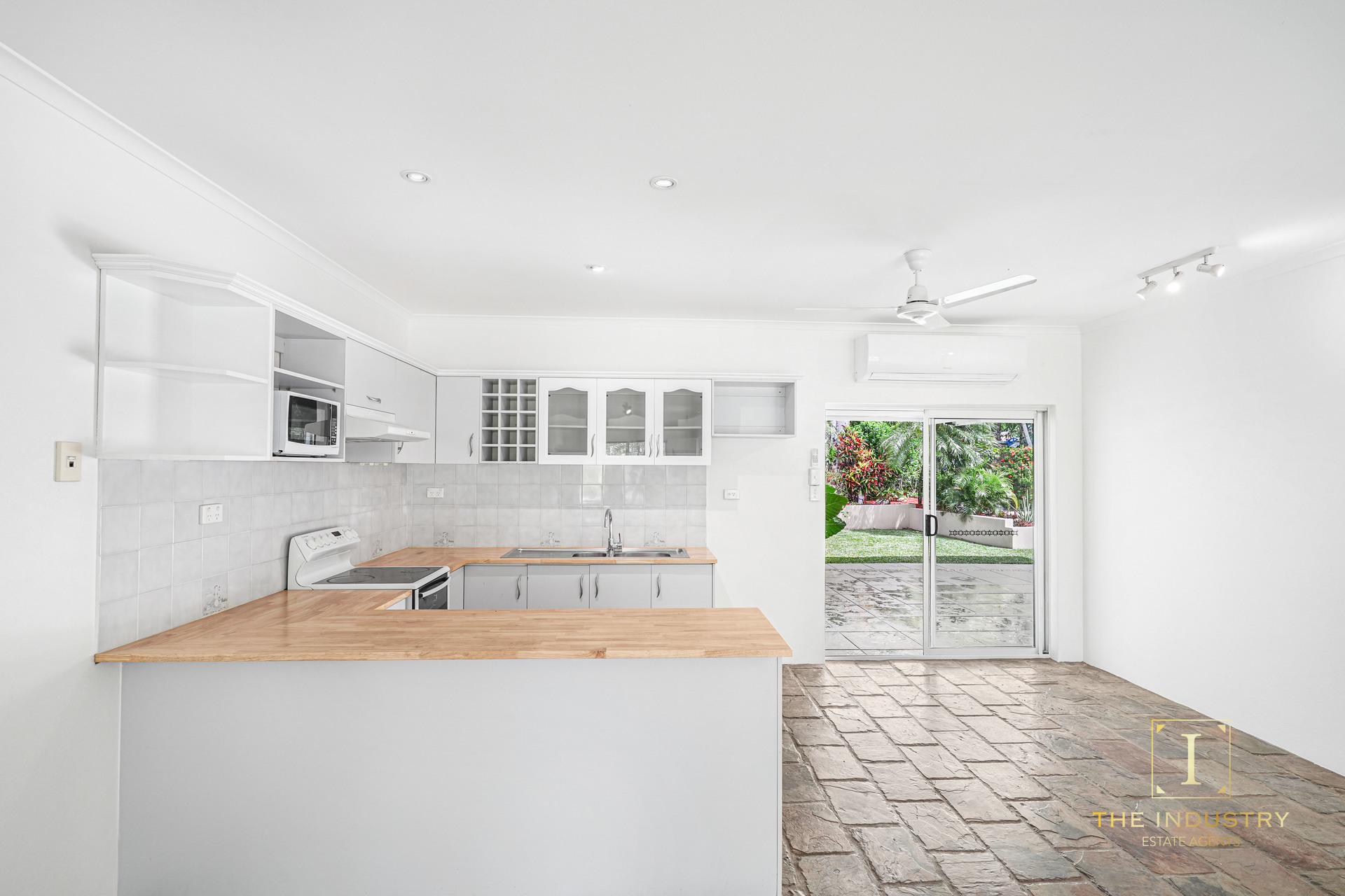 14 Volute Close, Trinity Beach, QLD 4879 AUS