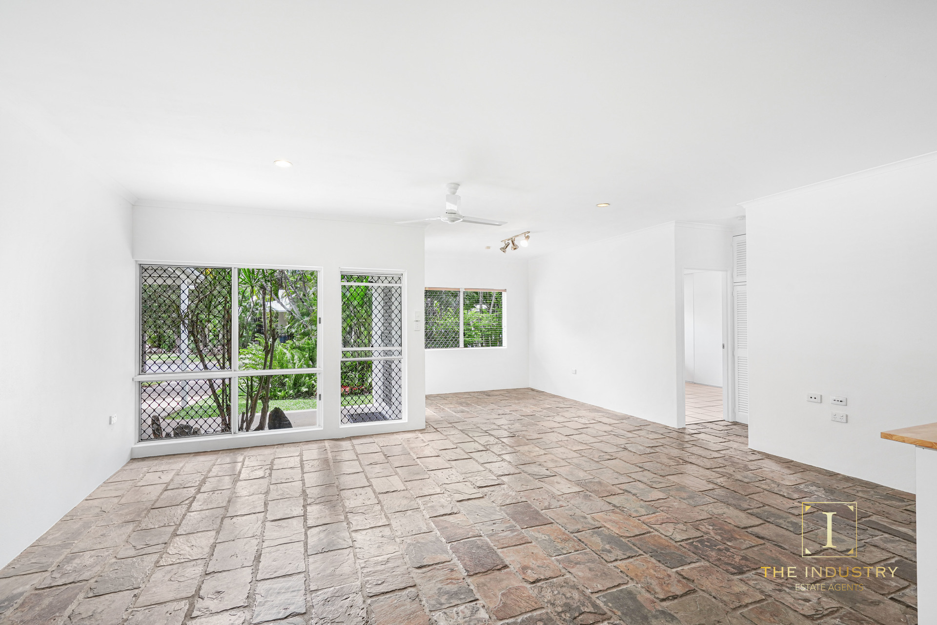 14 Volute Close, Trinity Beach, QLD 4879 AUS