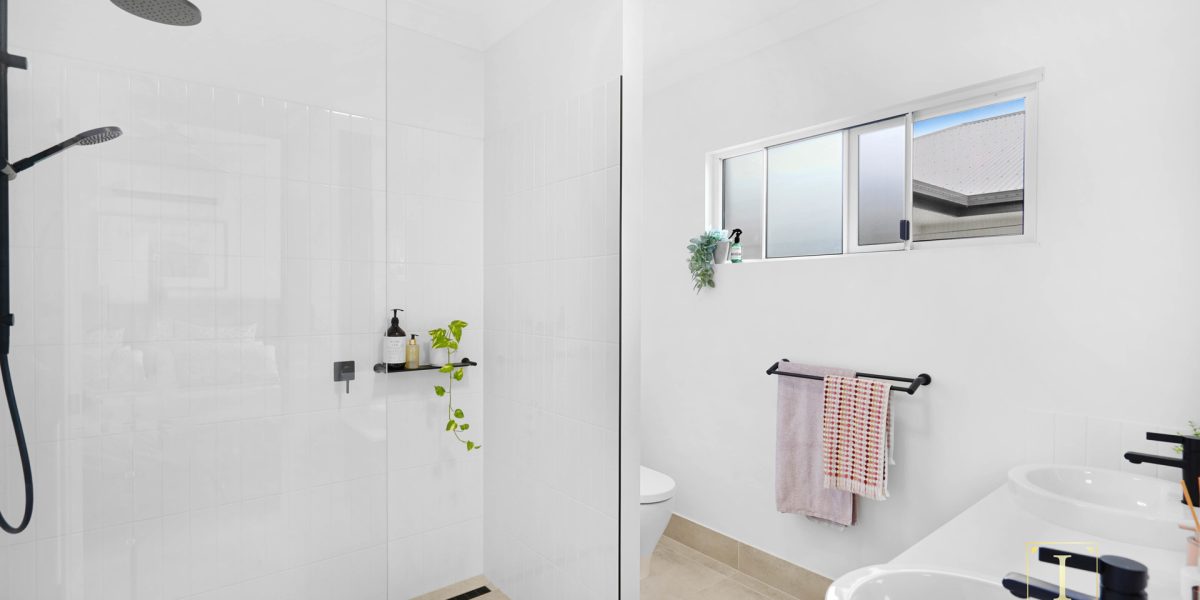 34 Headsail Drive, Trinity Beach, QLD 4879 AUS