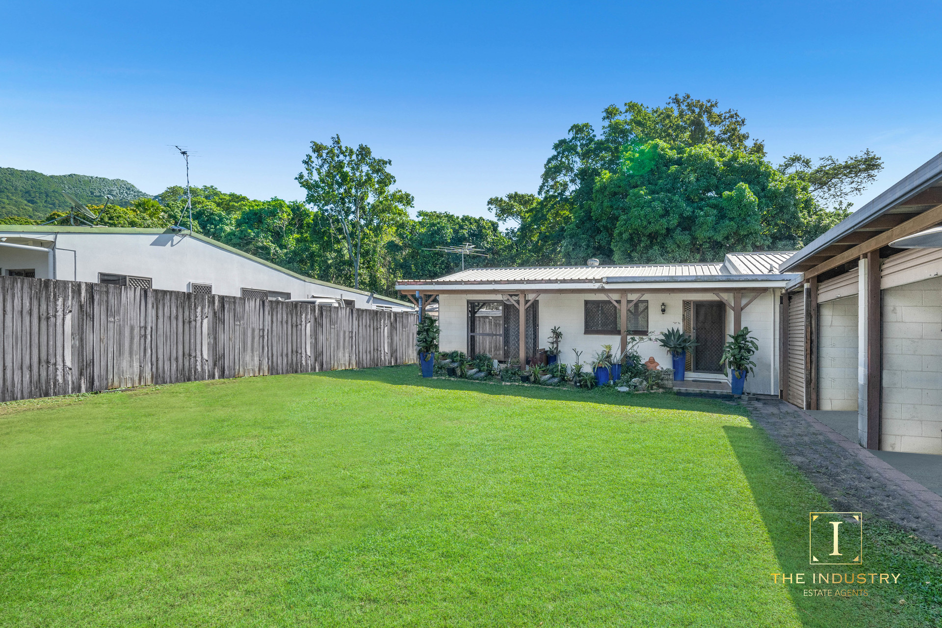 63 Survey Street, Smithfield, QLD 4878 AUS