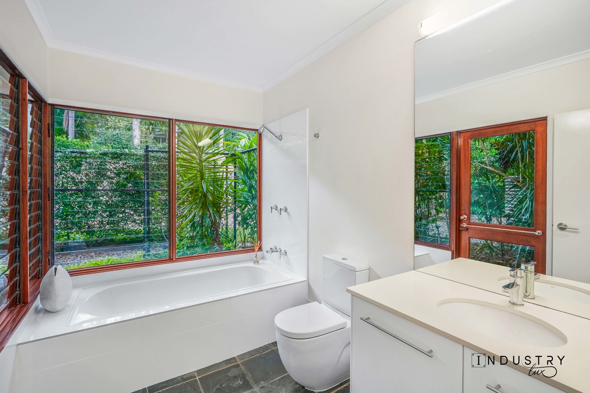 5-7 Lark Close, Clifton Beach, QLD 4879 AUS