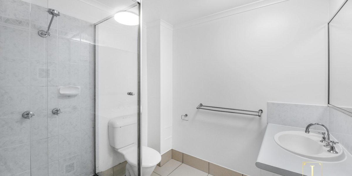 13/77-81 Pease Street, Manoora, QLD 4870 AUS