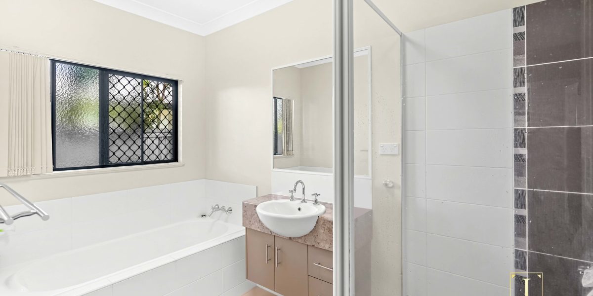 10 Montalbion Avenue, Trinity Park, QLD 4879 AUS