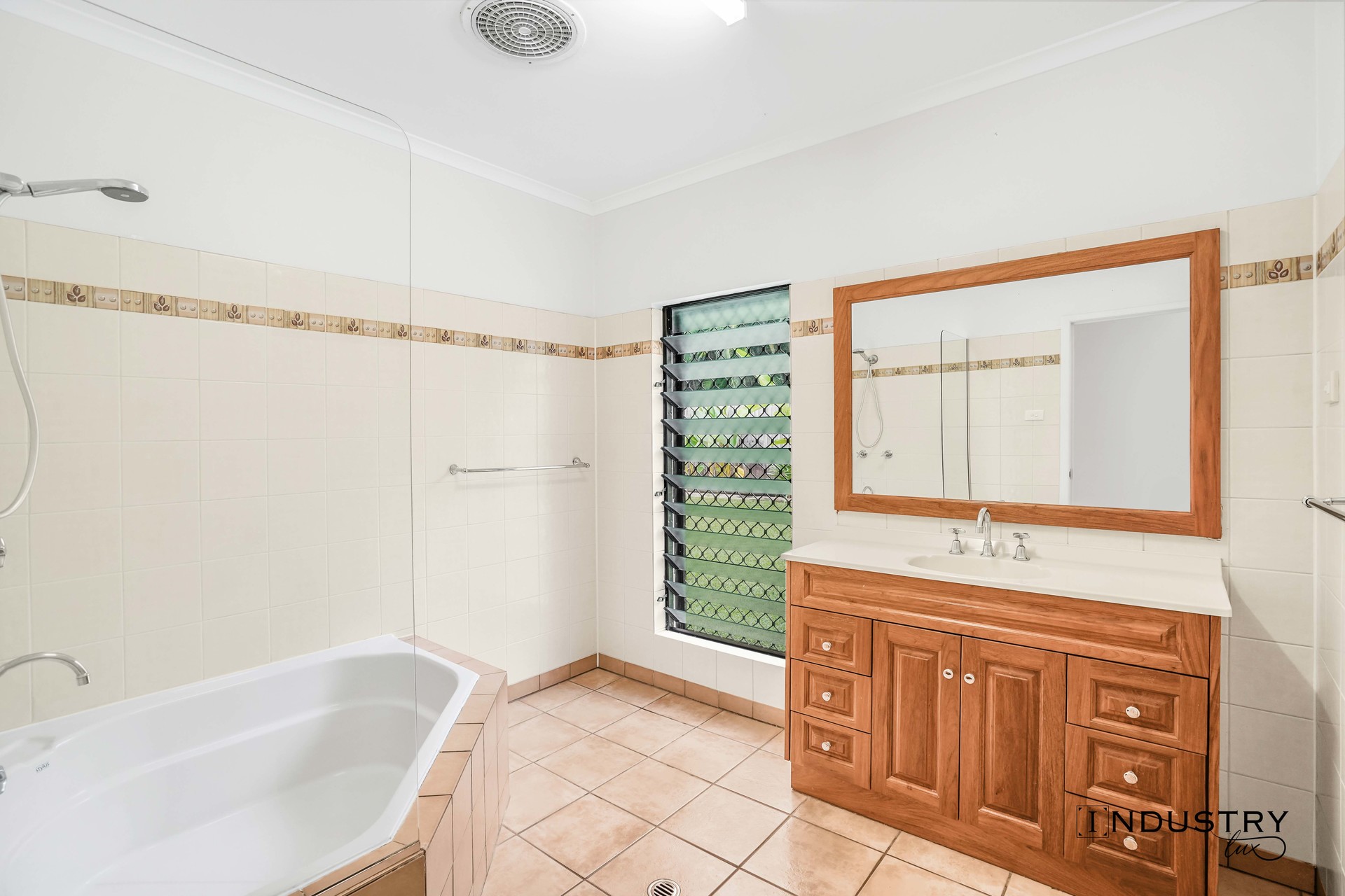 26 Joseph Banks Close, Kewarra Beach, QLD 4879 AUS