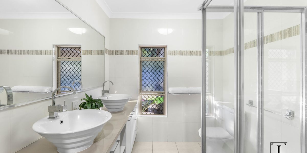 8 Norwood Crescent, Trinity Park, QLD 4879 AUS