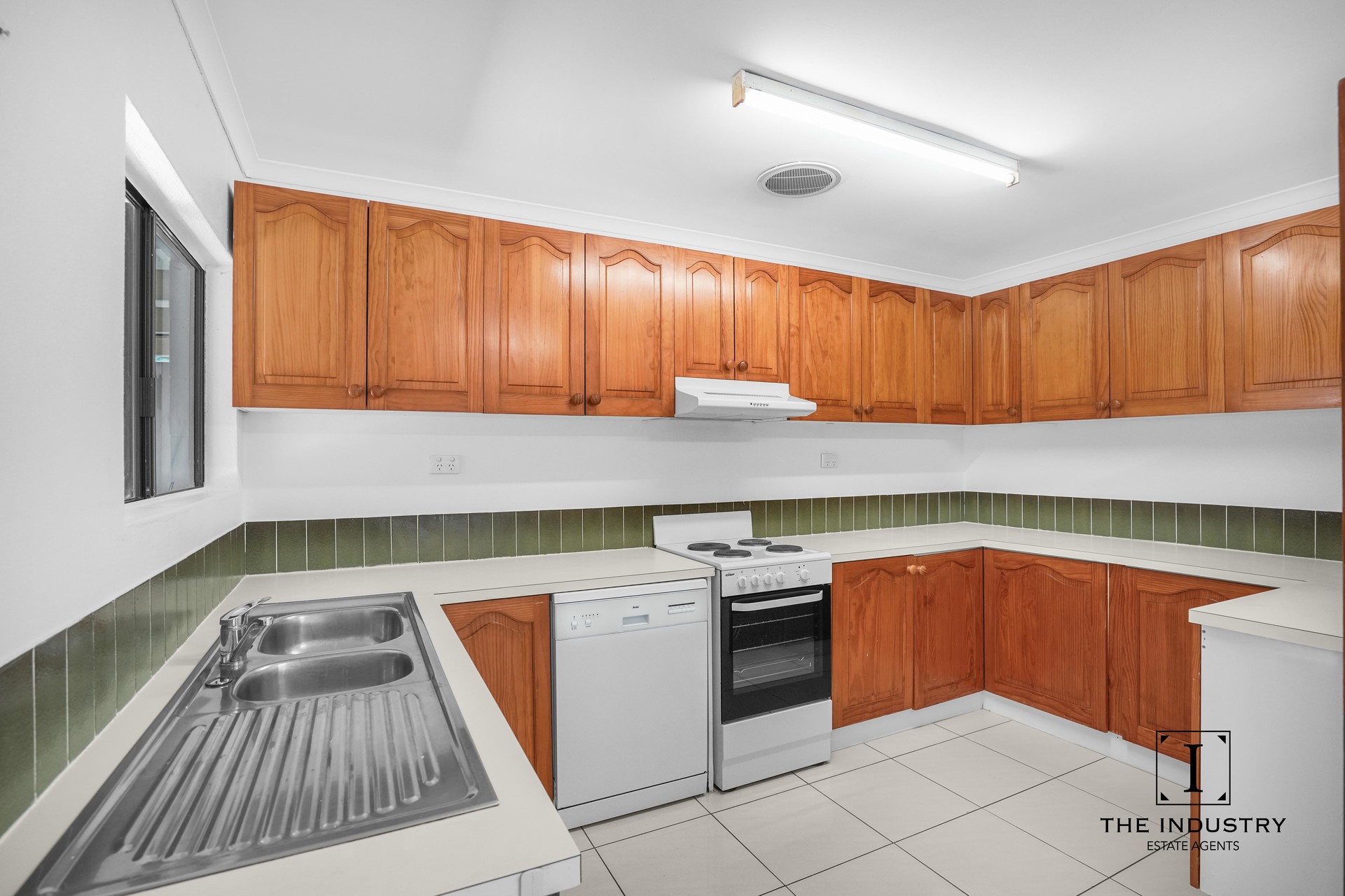 30 Saxon Street, Clifton Beach, QLD 4879 AUS