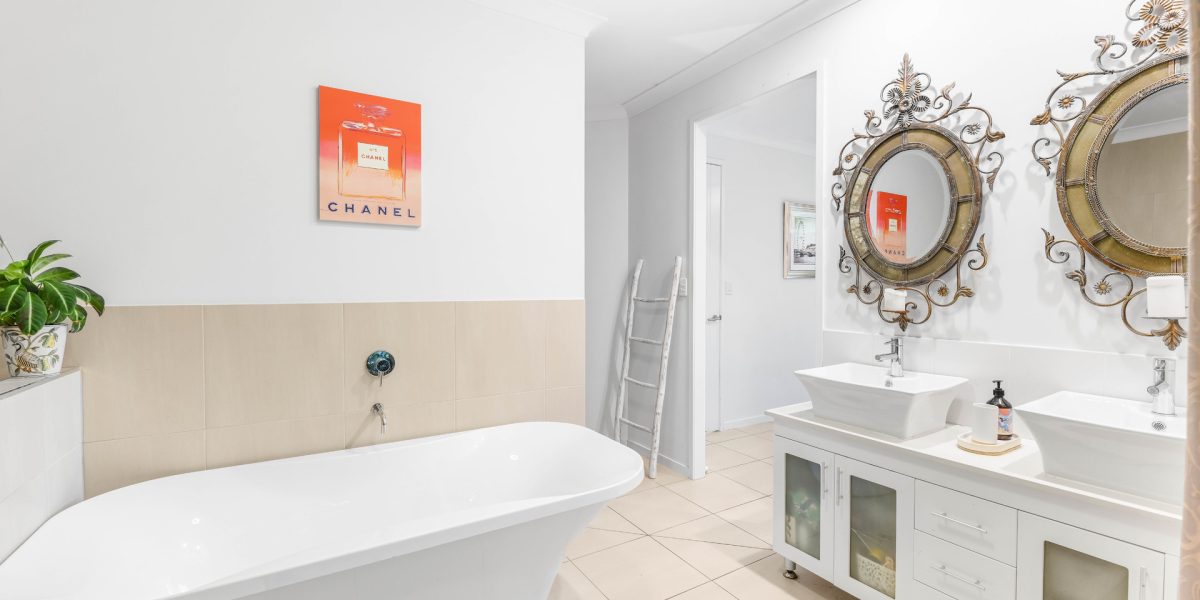 17 Satellite Street, Clifton Beach, QLD 4879 AUS