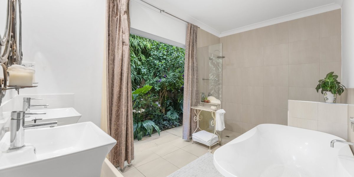 17 Satellite Street, Clifton Beach, QLD 4879 AUS