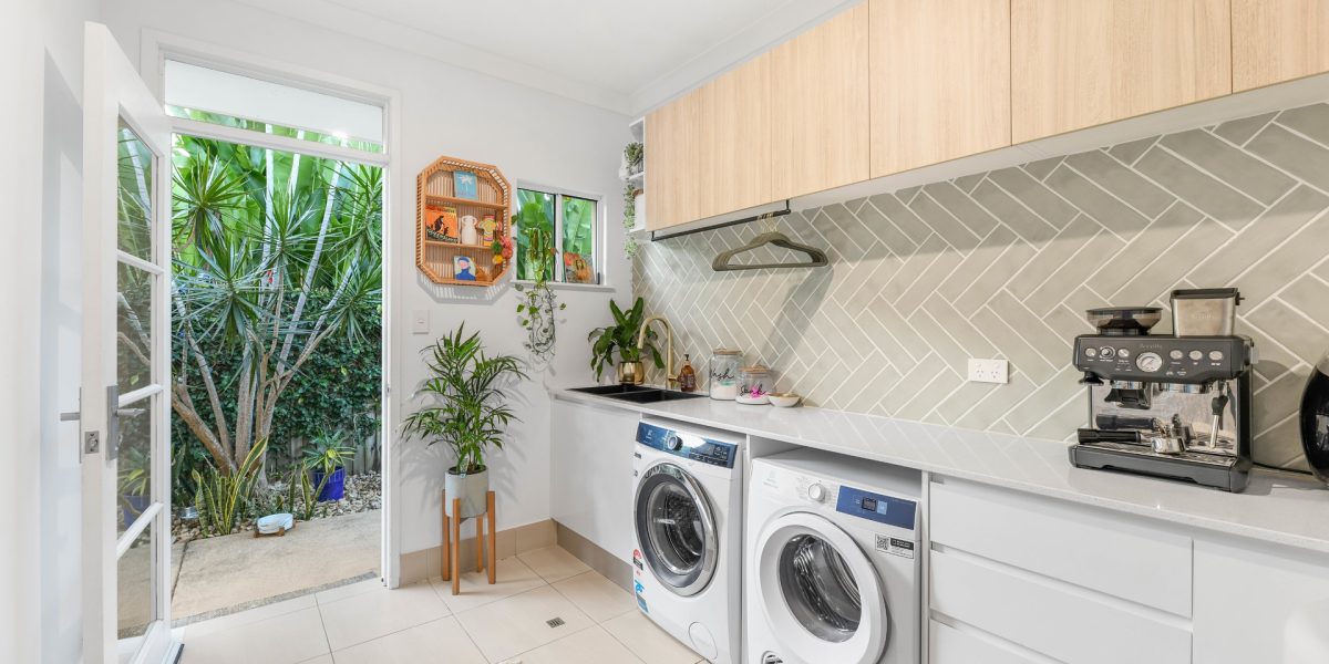 17 Satellite Street, Clifton Beach, QLD 4879 AUS