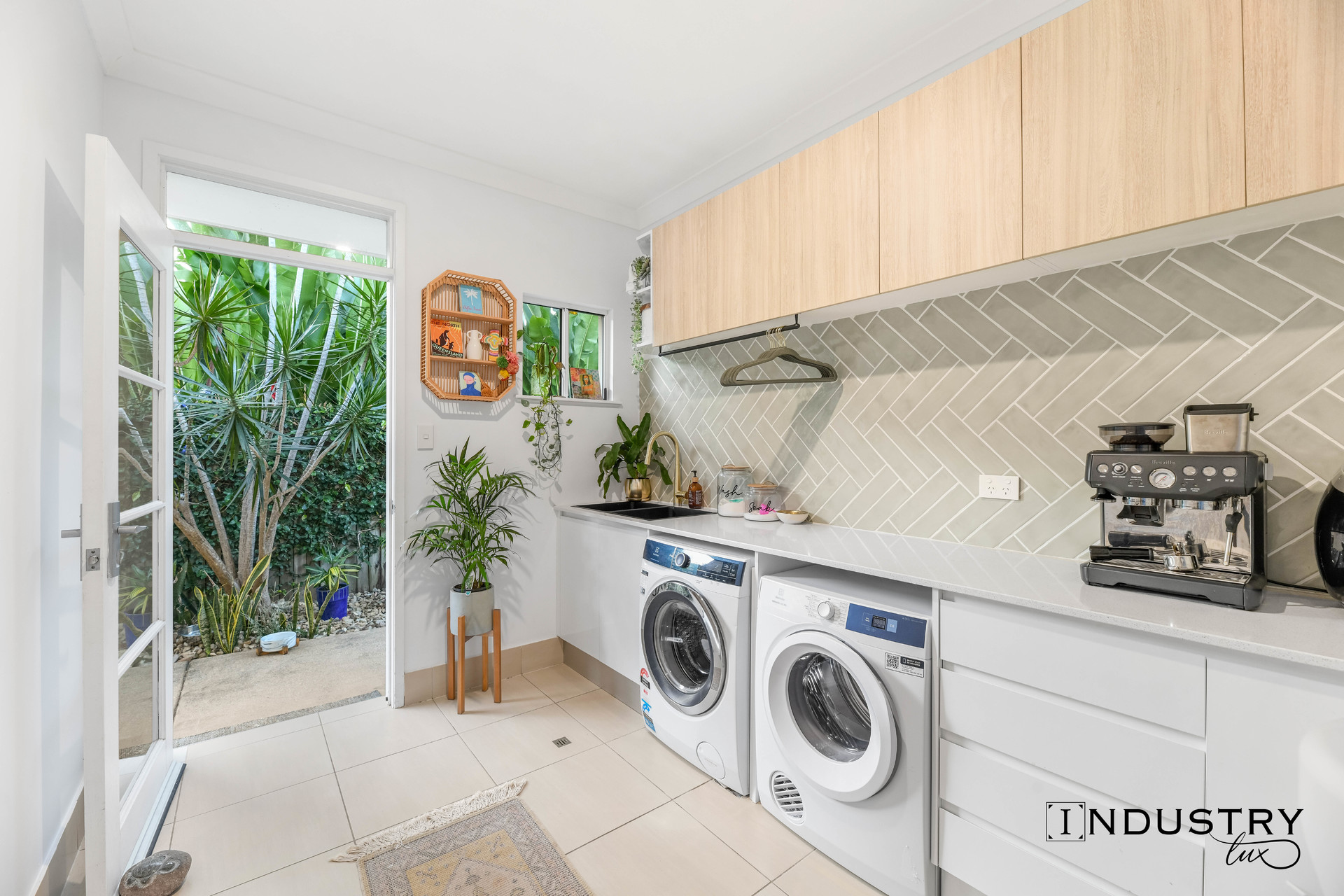 17 Satellite Street, Clifton Beach, QLD 4879 AUS